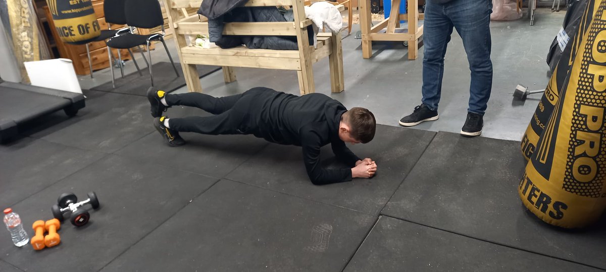 limerickyouth's tweet photo. The Fitness Prog continued at @garryowencdp this past week as the boys with our #Garryowen Youth &amp; #Irishtown #gydp teams learned about the importance of stretching, cardio &amp; tried the plank! Well done done👏🏼 #limyouth #lys @ywirl @LimClareETB https://t.co/ZgAbr8XTsQ