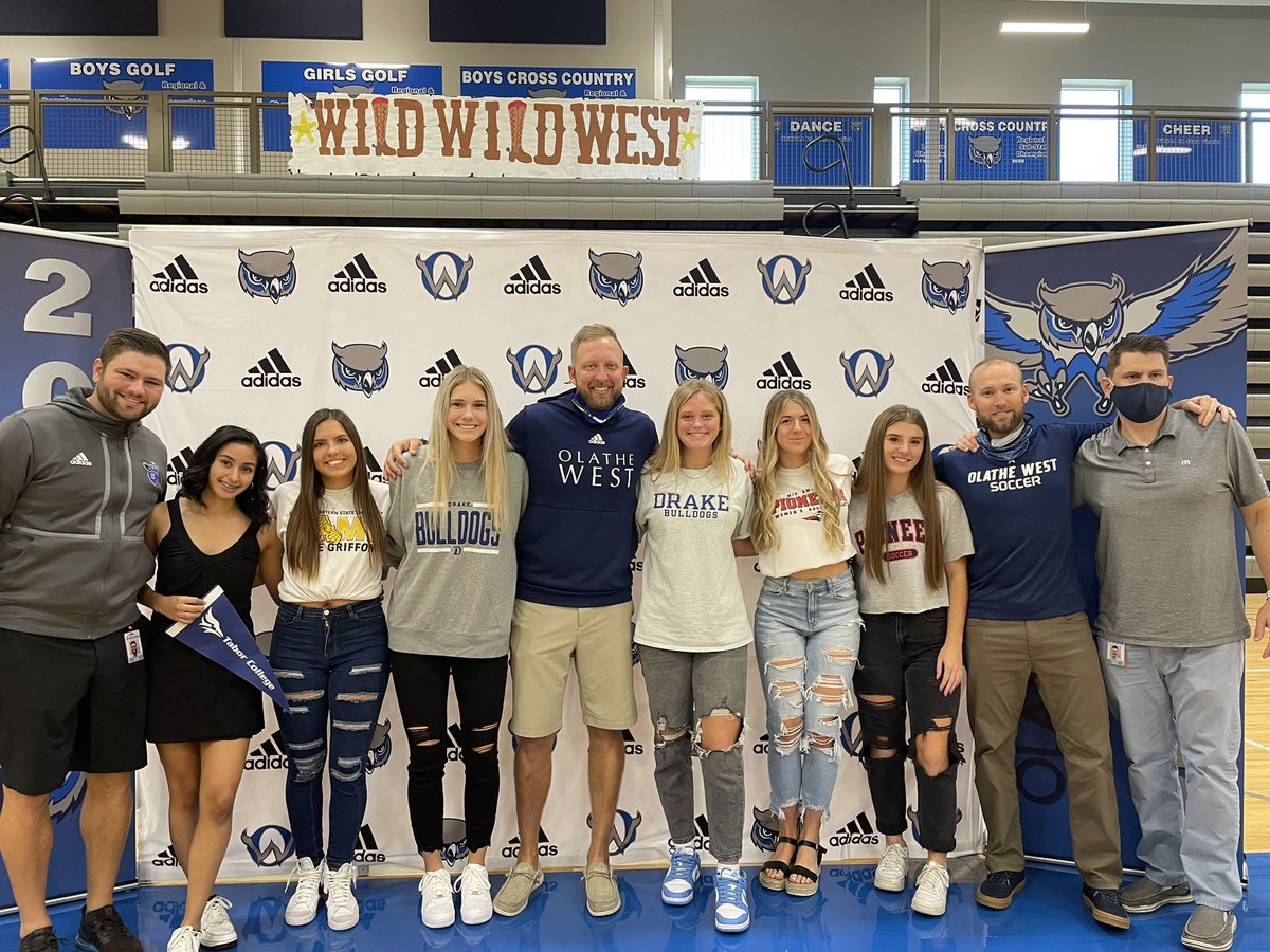 MattTrumpp's tweet photo. Why we really do what we do. Congrats to some studs. @DrakeWSoccer x2 @MNUWomensSoccer x2 @MissouriWestern @TaborSoccer 6 of the best kids around. @aweb9 @TheOWLSfamily @ADButlerOW @OWNovacekOWLS @ProfEnright @andrew_miller21 https://t.co/9eqEyznOPd