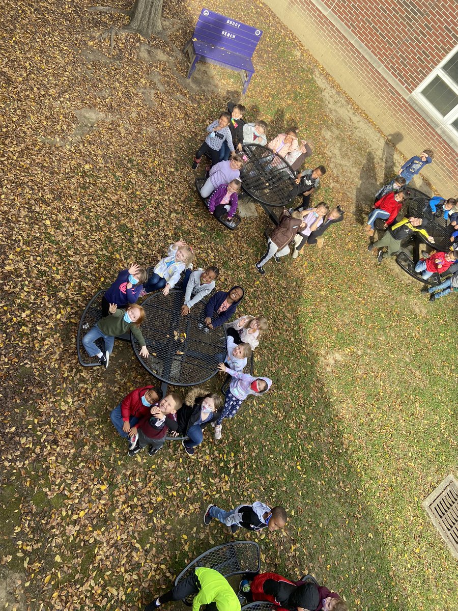 MrsHatcher_K's tweet photo. Egg Drop was SO much fun! 🥚🍳 We only ended up with one broken egg! Thanks @MayfieldManning for all your help! #MiddieRising #MayfieldStrong @MayfieldTweets https://t.co/8hjpam0Wcl