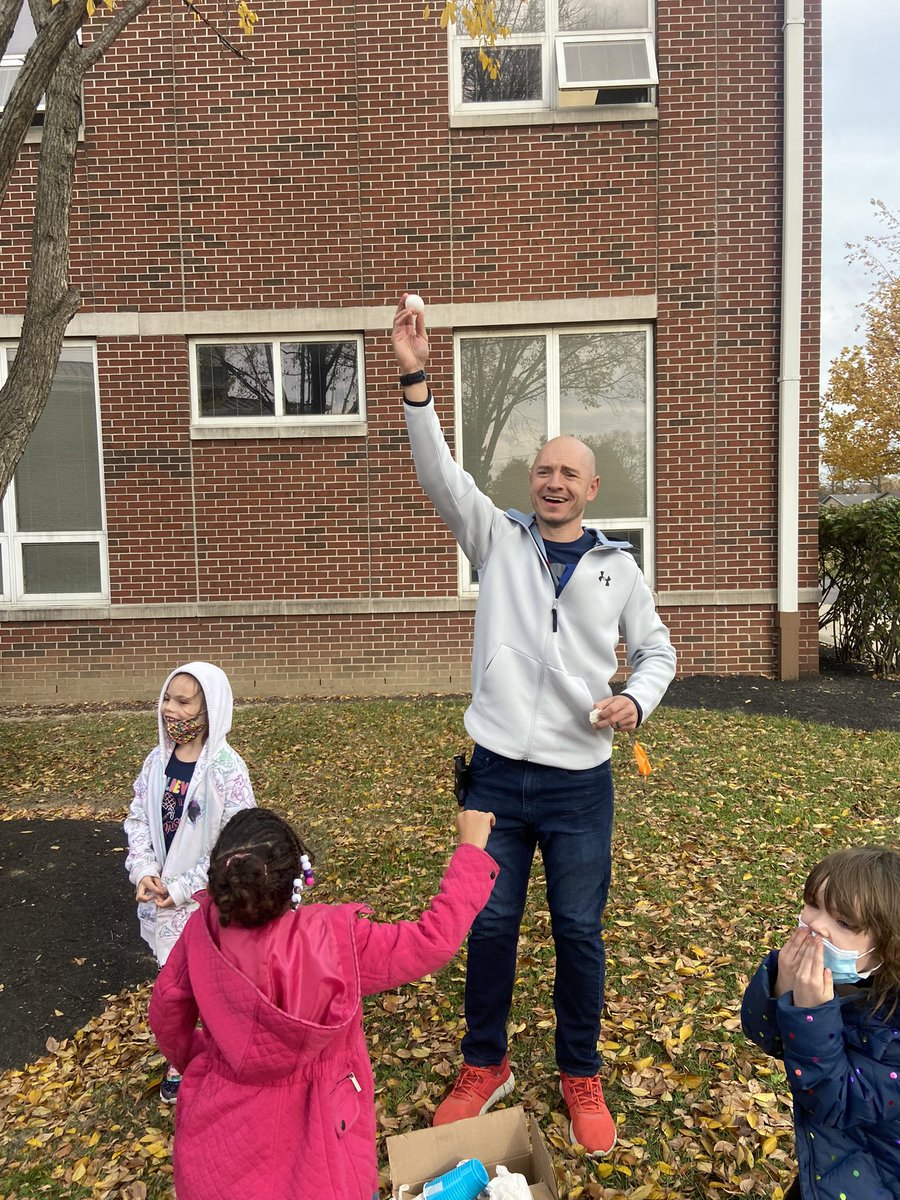 MrsHatcher_K's tweet photo. Egg Drop was SO much fun! 🥚🍳 We only ended up with one broken egg! Thanks @MayfieldManning for all your help! #MiddieRising #MayfieldStrong @MayfieldTweets https://t.co/8hjpam0Wcl
