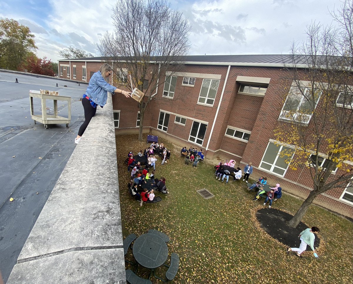 MrsHatcher_K's tweet photo. Egg Drop was SO much fun! 🥚🍳 We only ended up with one broken egg! Thanks @MayfieldManning for all your help! #MiddieRising #MayfieldStrong @MayfieldTweets https://t.co/8hjpam0Wcl