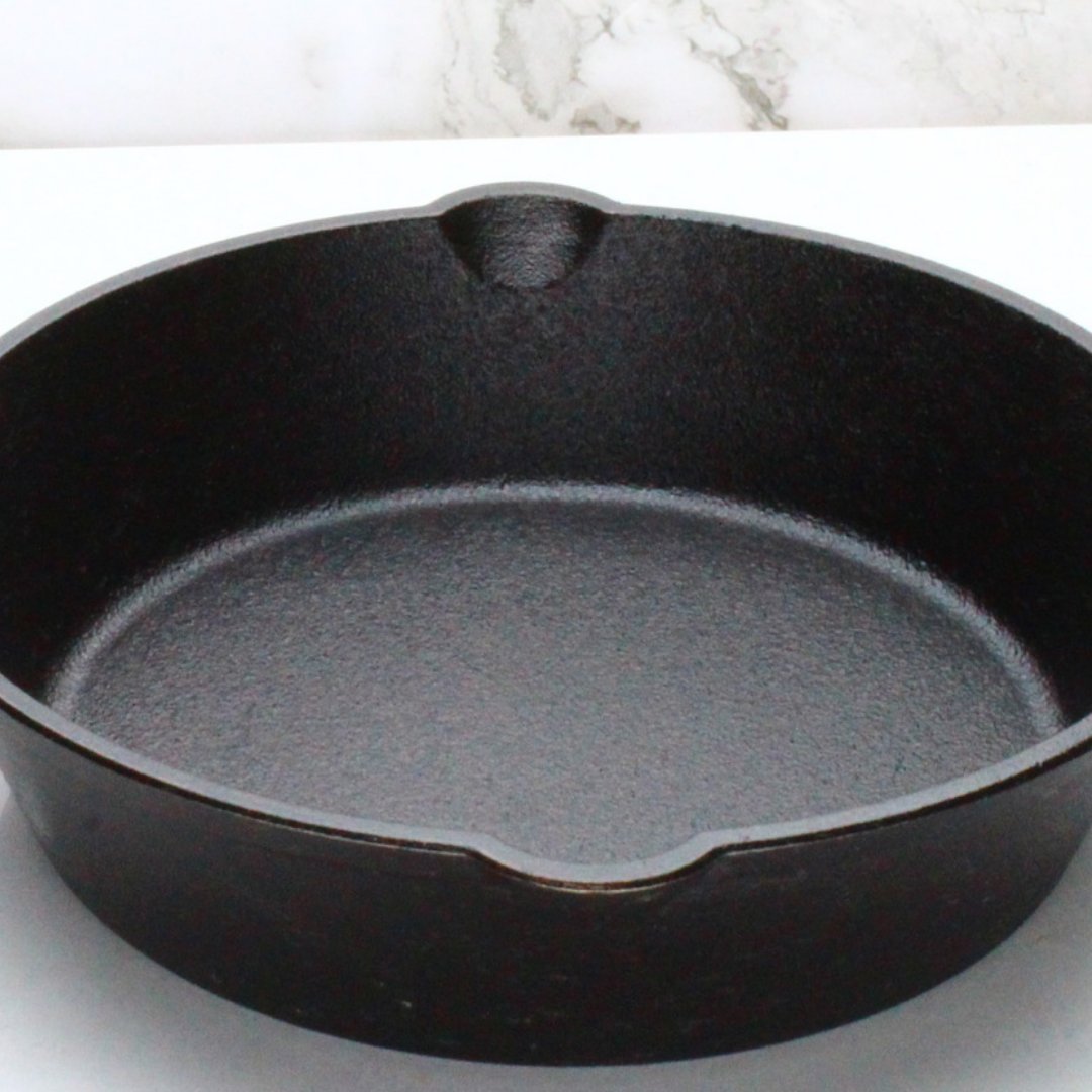 trilonium's tweet photo. The perfect 8" light weight cast iron skillet for your breakfast eggs.
This is the Trilonium Sleek 8" skillet.
#breakfast #breakfastpan #castironskillet #omlette #friedeggs #bullseye #porchedegg #scrambledeggs #eggsforbreakfast #eggetarian #foodiesofinstagram #foodiesoftwitter https://t.co/cDpciQwpsw