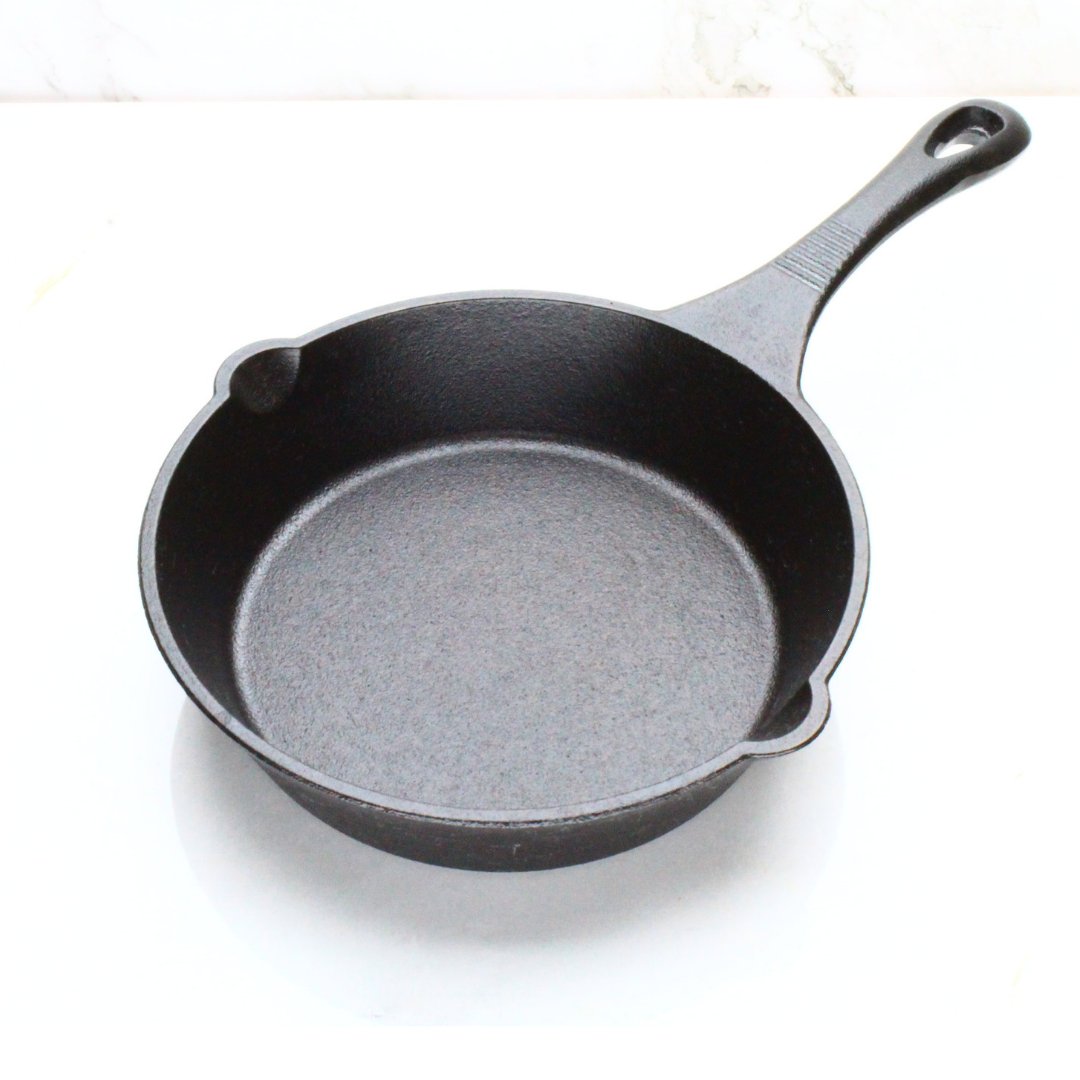 trilonium's tweet photo. The perfect 8" light weight cast iron skillet for your breakfast eggs.
This is the Trilonium Sleek 8" skillet.
#breakfast #breakfastpan #castironskillet #omlette #friedeggs #bullseye #porchedegg #scrambledeggs #eggsforbreakfast #eggetarian #foodiesofinstagram #foodiesoftwitter https://t.co/cDpciQwpsw