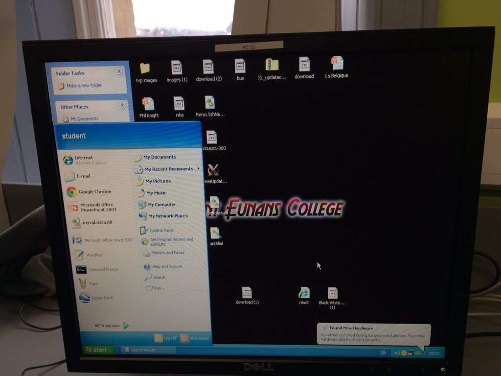 nicolemcmen's tweet photo. 3rd year Students used practical problem solving skills during Science week to restore a broken Computer only to discover it was last used in 2010 with Windows XP 🖥😂🤓 https://t.co/0uUyEjgpyJ