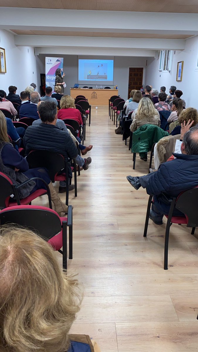 dee_archimadrid's tweet photo. Continuamos la formación con y desde #ProyectoRepara de @archimadrid. Hoy nos acompaña José Luis Segovia. https://t.co/Yfw5MgNPDm