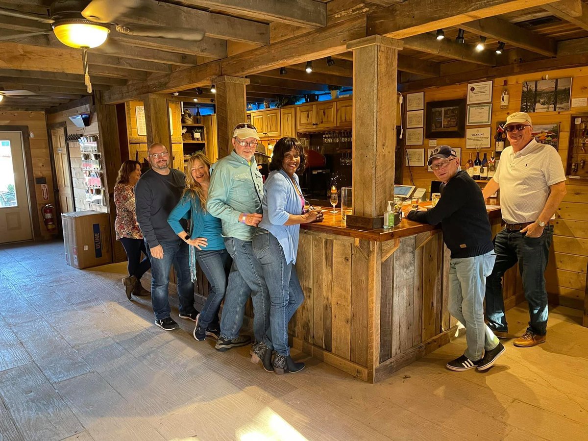 We had a great time with this fun group on their Ellijay Wine Tour! It’s the best time of year to take in the beautiful scenery and taste your wine through Ellijay Wine Country 🍷🍁🍂 #cartecayvineyards #ellijayga #winery #georgiagrown #opengeorgiawine #ellijaywinecountry