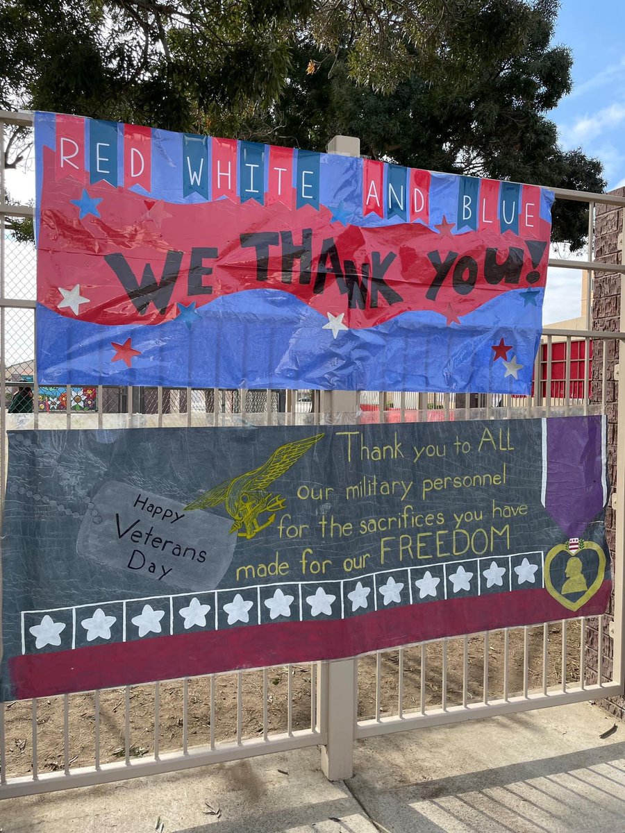 Thank you to all who are or have served this great country ❤️💙🇺🇸 Proud to be a <a href="/DowntownDragons/">DowntownDragons</a> and honor those men and women from the fences! <a href="/Team_BCSD/">Bakersfield City School District</a> #teambcsd