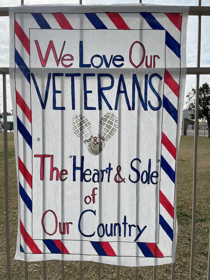 BrouttierMs's tweet photo. Thank you to all who are or have served this great country ❤️💙🇺🇸 Proud to be a @DowntownDragons and honor those men and women from the fences! @Team_BCSD #teambcsd https://t.co/Fj2zgpEjq5