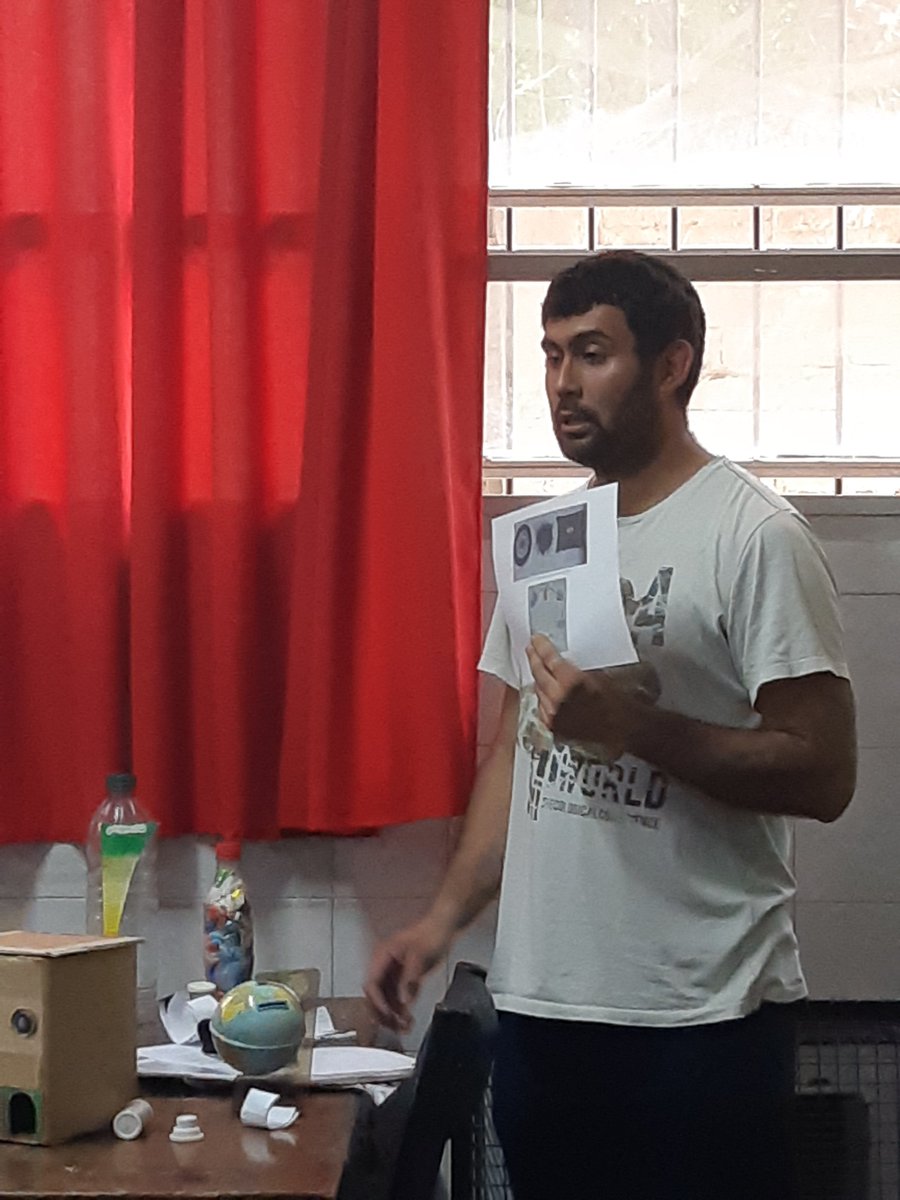 bippedroarce's tweet photo. Estuvimos en la Esc. 1-624 Fray Luis Beltrán dando una charla sobre cuidado del medio ambiente a través de nuestro voluntario David Zárate. https://t.co/RsvWRk2SOp