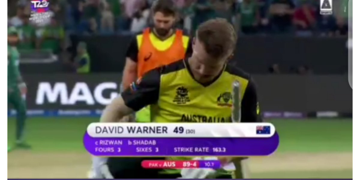 Rawail_Sultan's tweet photo. Gurti hui deewar ko ek dhakka or do ....
#PAKvAUS https://t.co/Y1l2VfxcH3