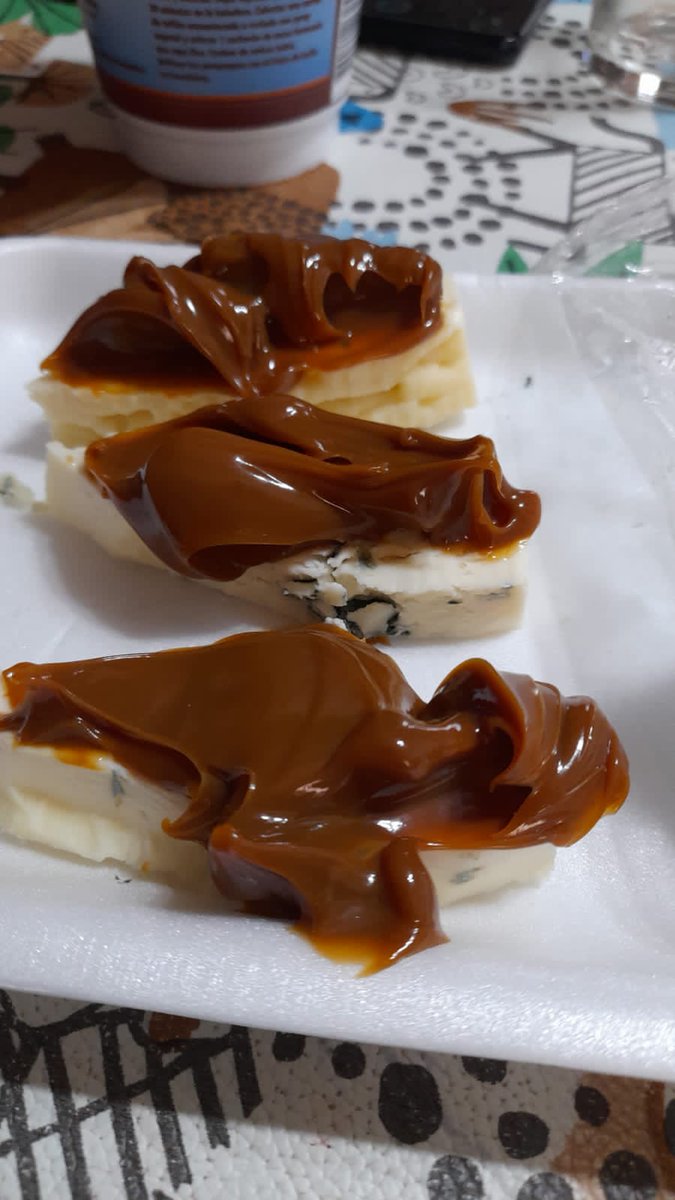 mgpautasso's tweet photo. Queso Azul con Dulce de Leche .... al que le de cosa, no sabe lo que se pierde. Besos https://t.co/b2iBke02XC