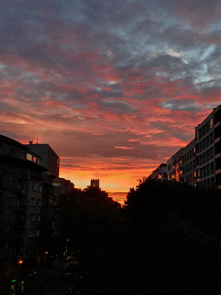 txnrodri's tweet photo. voy a hacer un hilo de fotos de atardeceres desde mi balcon porque no los supero https://t.co/VY1JXlZjEA