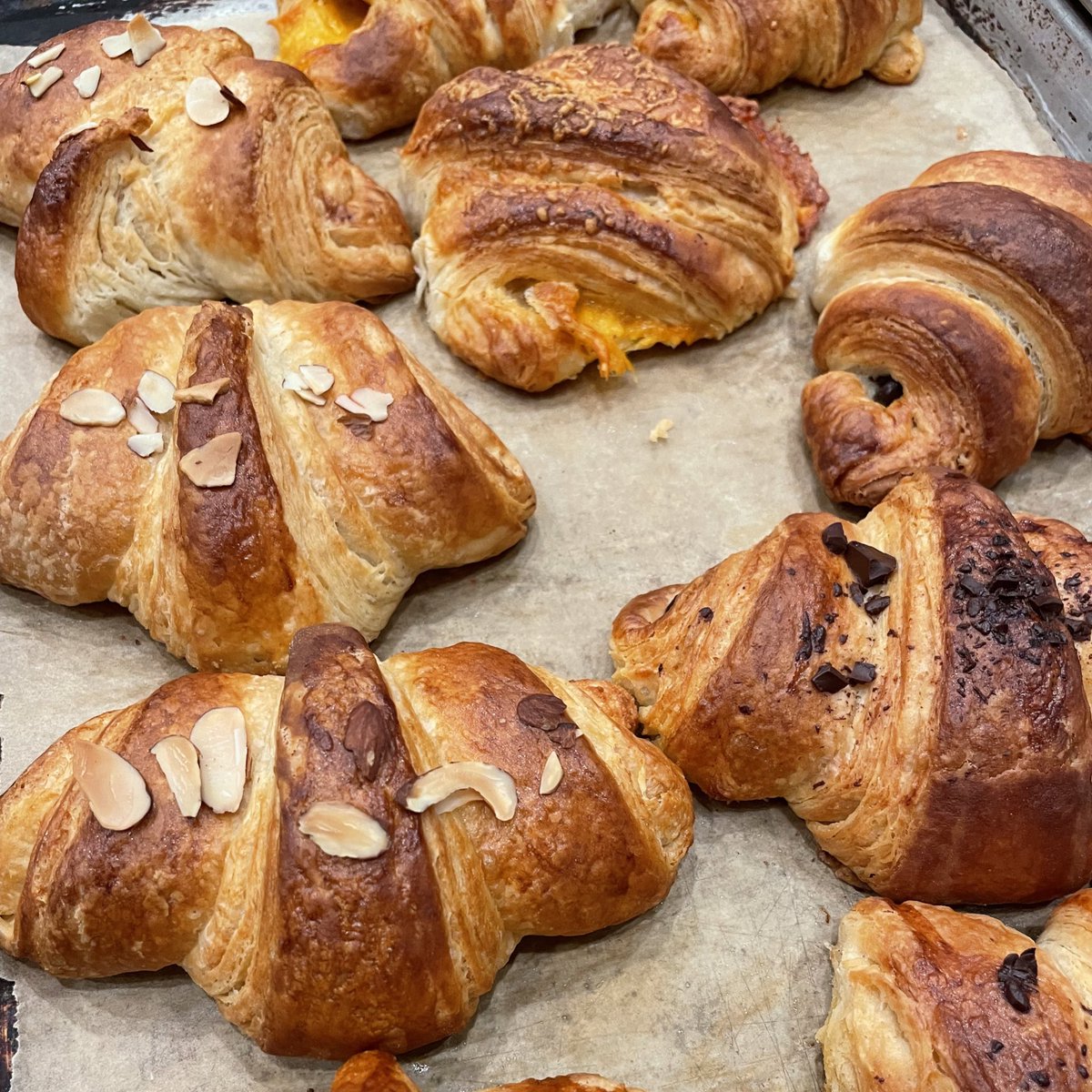 Sara_Jiang's tweet photo. @SuzyDintzis @Kafreeeeen @KMirza I can’t wait for a time for us to do this in person. I will bring my A game and finest laminated dough! #GPBO https://t.co/oVhpaXDaW9
