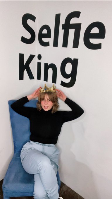 Local dumba$$ visits selfie studio, oil on canvas 2021 https://t.co/uknLKrZB02