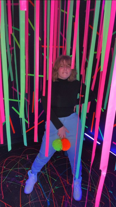 Local dumba$$ visits selfie studio, oil on canvas 2021 https://t.co/uknLKrZB02