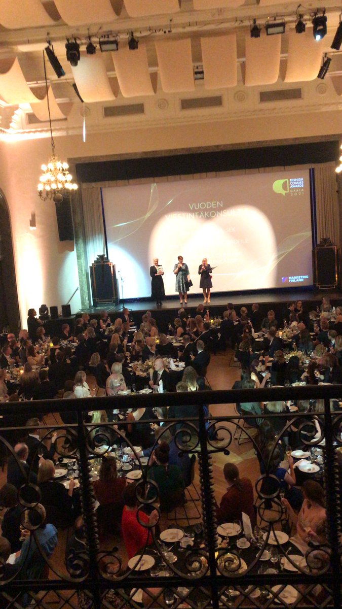 Viestintäkonsultin työ on maailman paras työ. Siinä pääsee muun muassa tekemään aivan mahtavia power pointteja. Viestintäkonsultin on oltava ajan hermolla. Tässä pääsee myös toteuttamaan omia unelmiaan.  

Näin <a href="/eisoma/">Essi Isomäki</a> ja @EssiOrama. Olen ihan samaa mieltä! #finnishcommsawards