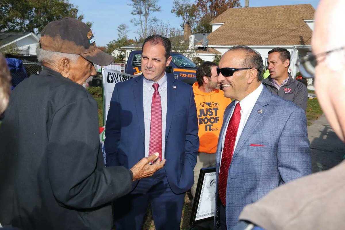 MonmouthGovNJ's tweet photo. Commissioner Director @tom_arnone and Commissioner @DiroccoDominick, along with Coastal Habitat for Humanity, honored #WorldWarIIVeteran Arden Thorne with a new roof, American Flag &amp; flagpole, all at no cost. Thank you, Mr. Thorne, for your service in the #USArmy. #VeteransDay https://t.co/pAhbdxL6CQ