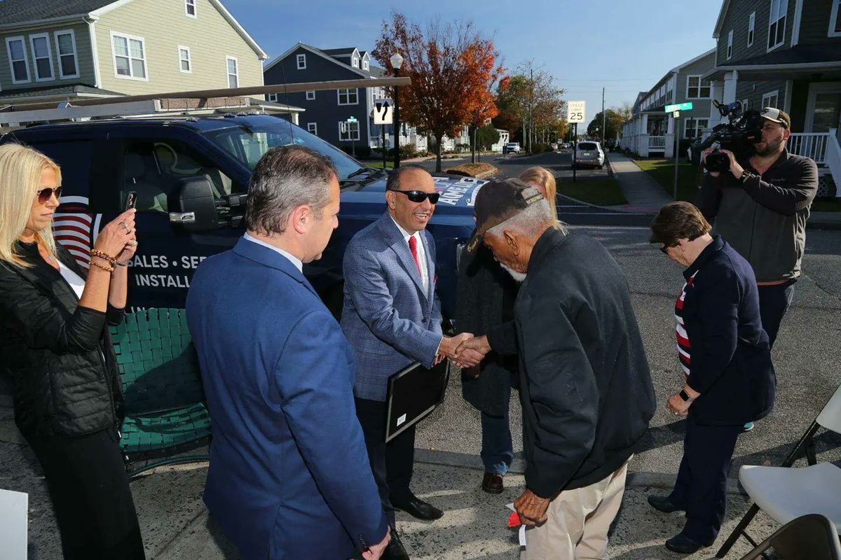 MonmouthGovNJ's tweet photo. Commissioner Director @tom_arnone and Commissioner @DiroccoDominick, along with Coastal Habitat for Humanity, honored #WorldWarIIVeteran Arden Thorne with a new roof, American Flag &amp; flagpole, all at no cost. Thank you, Mr. Thorne, for your service in the #USArmy. #VeteransDay https://t.co/pAhbdxL6CQ