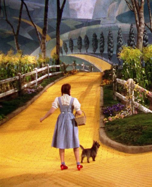 SoFragrance's tweet photo. Follow the yellow brick road to @Superdrug and shop your favourites this festive season 🎄 #SoMistHave https://t.co/0usaeetgRw