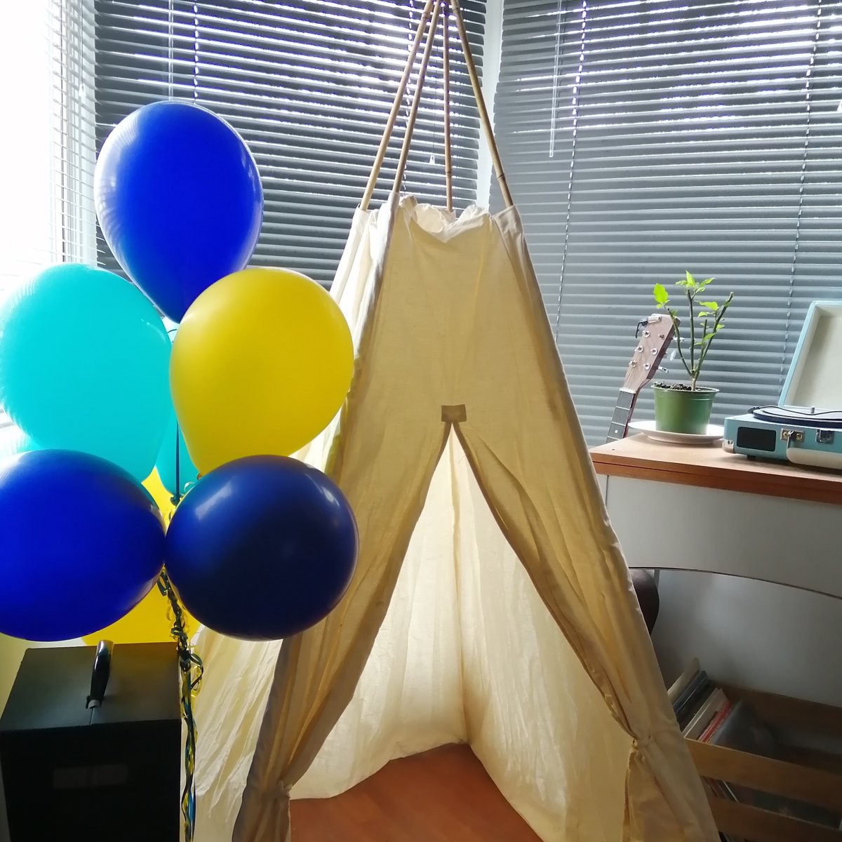 HeyzeeTeepee's tweet photo. We love a birthday!
'Aint no party like a teepee party 💙 💛 💙
https://t.co/QiHWfNA7cn

#birthday #children #party #kids #family #teepee #playtent #birthdayparty #handmade #smallbusiness #ballons https://t.co/bPC8CC5eIz