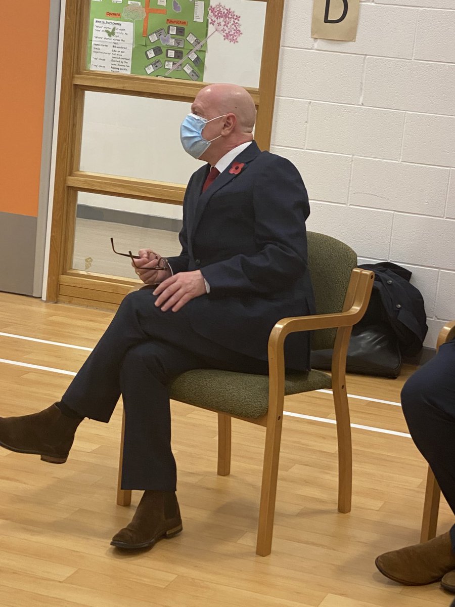 Delighted to welcome Minister for Mental Wellbeing and Social Care, <a href="/KevinStewartSNP/">Kevin Stewart SNP</a>, to the <a href="/ypudundee/">ypudundee</a> earlier today where he met staff and young people from the unit.