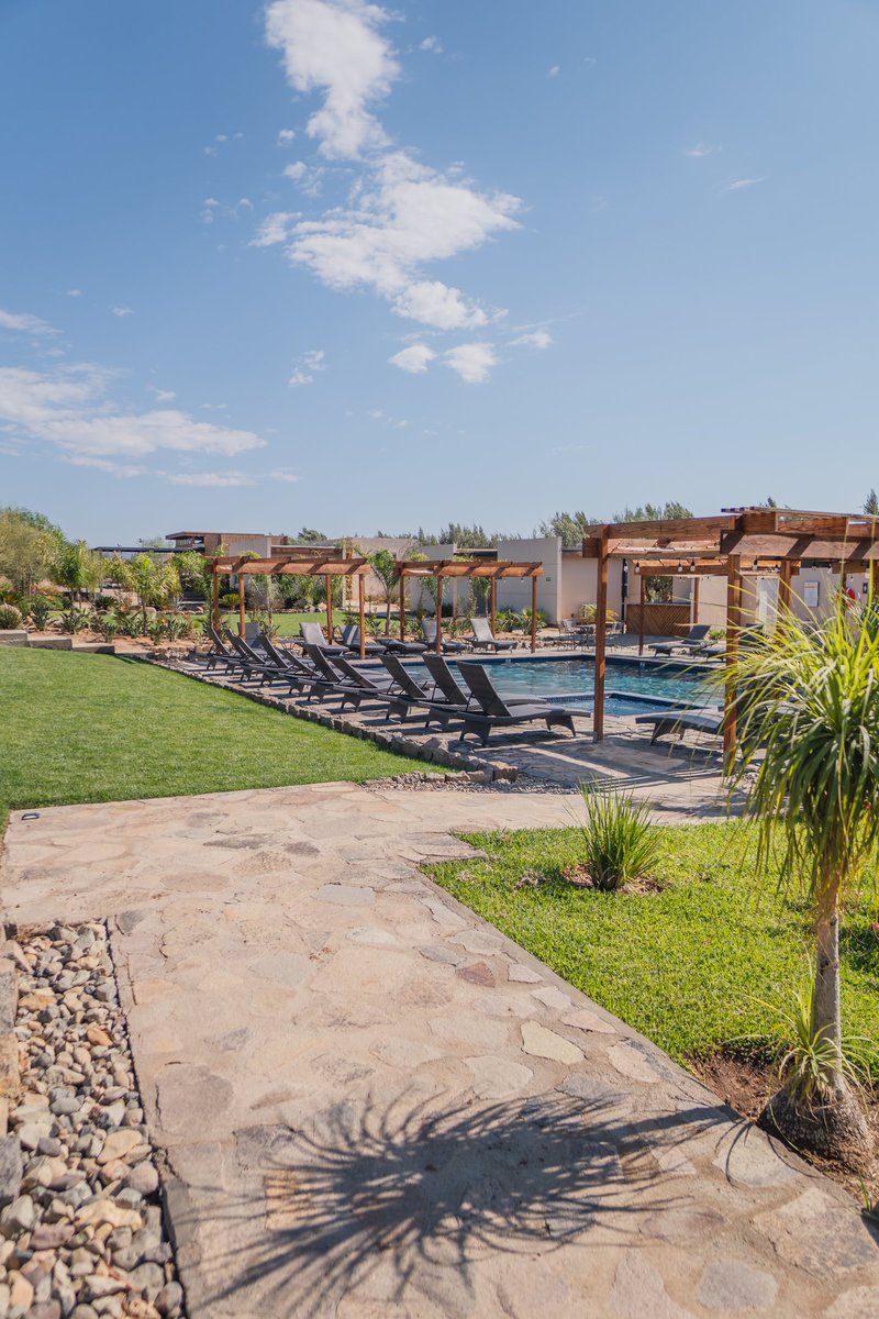 LaRuta_vcc's tweet photo. Si quieres pasar unos días rodeado de viñedos, hospédate en @ojoazulresort para disfrutar del paisaje y su cocina Almatierra Restaurante🍴🍷🏊♀️💆♀️
https://t.co/SitvSmdAMN
#LaRutavcc #VinoComidaCerveza #spamexico #hospedaje #masaje #masajerelajante #exploramexico https://t.co/vG1YyBf3y1