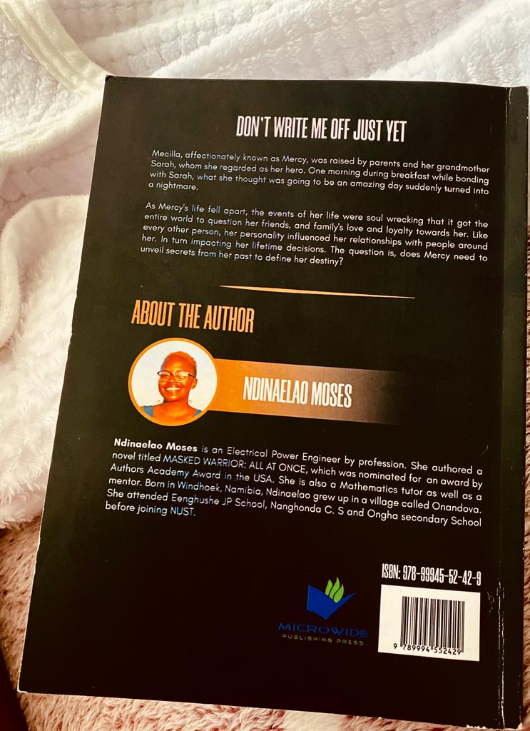 Y'all know that "MASKED WARRIOR: ALL AT ONCE got a sister,right? Yes, you do. Don't forget to get yourself a copy of DON'T WRITE ME OFF JUST YET and a copy of MASKED WARRIOR: ALL AT ONCE. Also, please retweet. Thank you 💞😊.