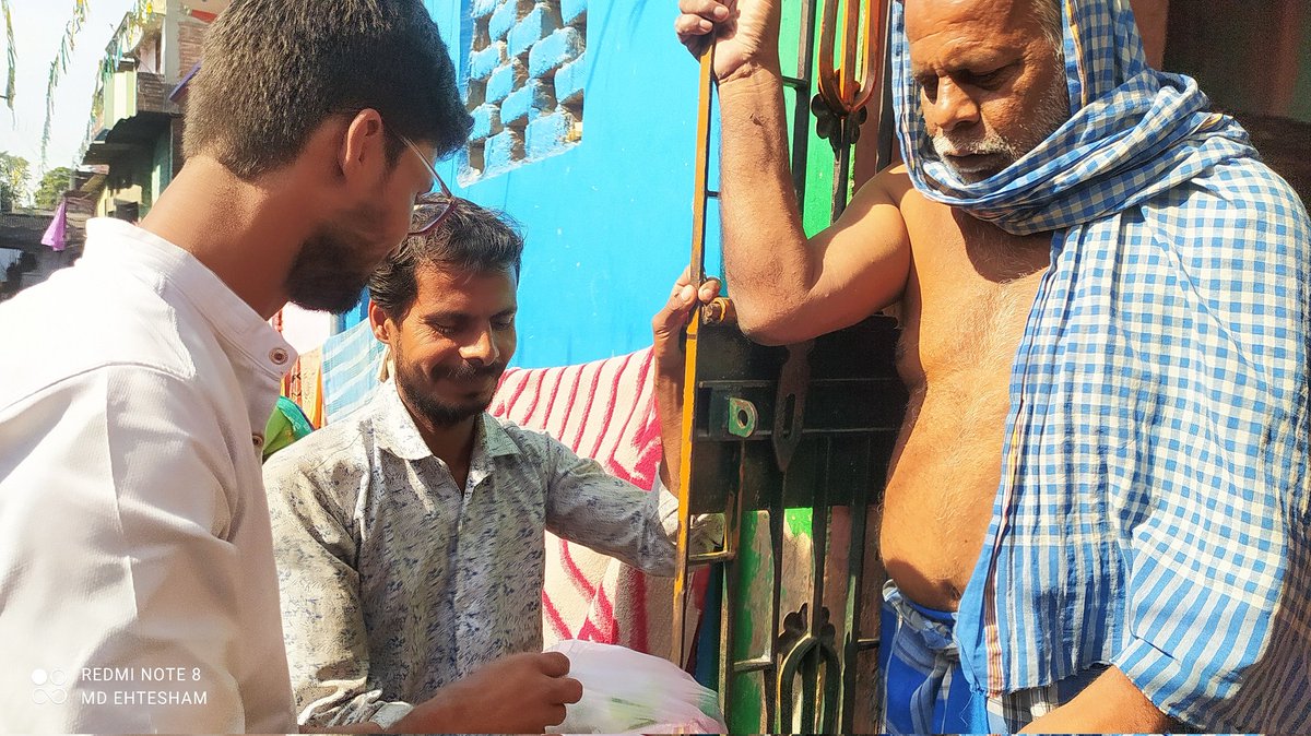 Ansarfoundation's tweet photo. Ansar Foundation &amp; Charitable Trust  के 2 साल पूरे होने पर दिवाली के दिनों से लेकर छठ तक लगभग 500 परीवारो में खाद्य सम्रागी का वितरण ब्राइट फ्यूचर संस्था के सहयोग से किया गया।
#ansarfoundation
#fooddistribution 
#NGOs #anniversary 
#chanpatia #WestChamparan https://t.co/Vcms0ePJsl