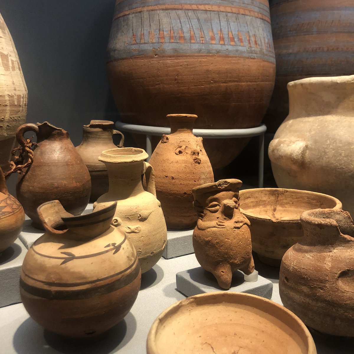 elisabeth_saw's tweet photo. Thursday lates at Vienna’s museum of art history @KhmWien: awed by Sekhmet, hypnotised by mummy portraits, moved by Priam and Achilles and in love with little pot rubbing its belly 😍 https://t.co/fZyhRdC2Vq