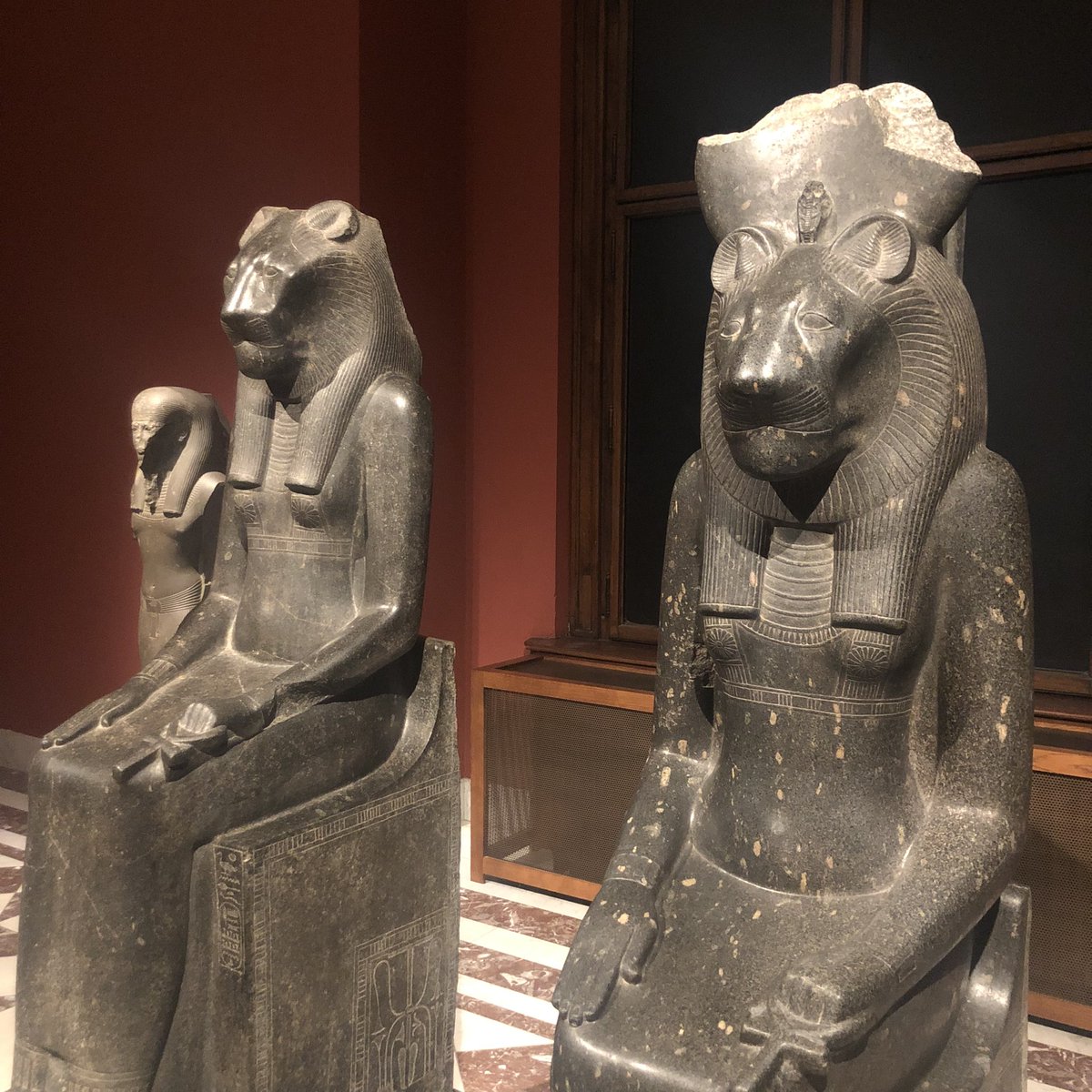 elisabeth_saw's tweet photo. Thursday lates at Vienna’s museum of art history @KhmWien: awed by Sekhmet, hypnotised by mummy portraits, moved by Priam and Achilles and in love with little pot rubbing its belly 😍 https://t.co/fZyhRdC2Vq