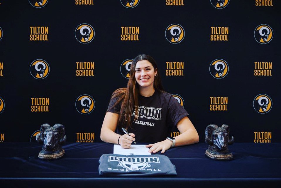 MCWSTARZ's tweet photo. Congratulations @MorelandAlyssa on signing your NLI Incredibly special and you have earned it! #mcwfamily https://t.co/Kus8FOZXPK