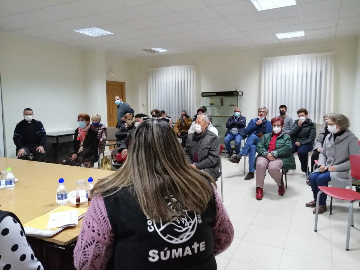 diocesissalaman's tweet photo. El centro parroquial de #AlbadeTormes ha acogido esta tarde una mesa redonda con testimonios de técnicos y voluntarios del @ComedorPobresSa, @molokaisscc y Pastoral Obrera. #semanapastoralsocial #JornadaMundialDeLosPobres https://t.co/xRMwHb8InQ