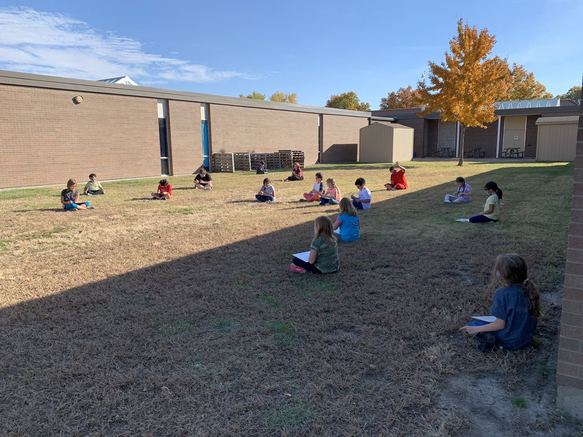 MrsVortherms3rd's tweet photo. #latepost. The beautiful weather Monday called for taking math class outside! Sunshine, fresh air, and a cool breeze made learning our multiples of 3 way more fun!  @villeagles https://t.co/N0j3gpfZ46