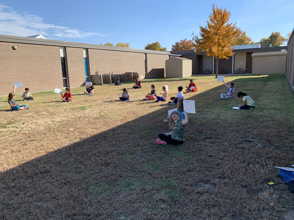 MrsVortherms3rd's tweet photo. #latepost. The beautiful weather Monday called for taking math class outside! Sunshine, fresh air, and a cool breeze made learning our multiples of 3 way more fun!  @villeagles https://t.co/N0j3gpfZ46