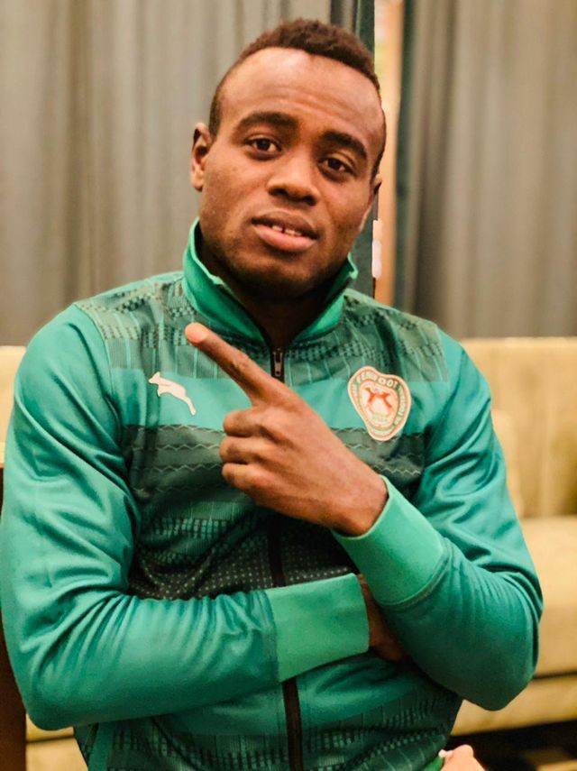 fcisloch's tweet photo. 🇳🇪 @SosahDaniel уже провел предыгровую тренировку в составе национальной сборной Нигера @fenifoot и желает вам спокойной ночи!

#фкислочь #fcisloch #Niger #Mena #AllezMena https://t.co/W9KUnKcZSk