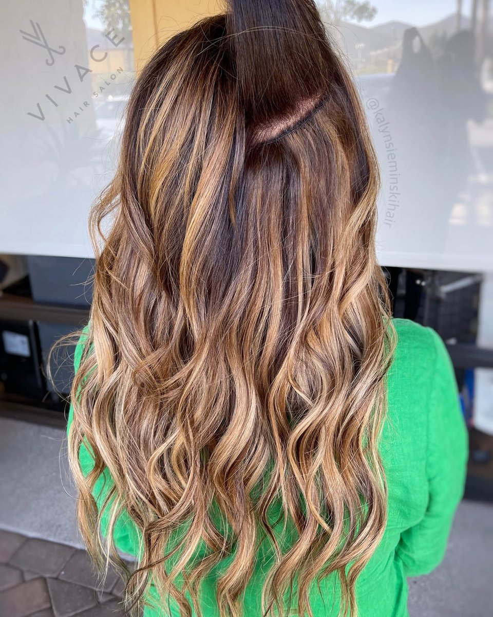 vivacehairsalon's tweet photo. Invisible Bead #hairExtensions by Kalyn Sieminski

-premium hand tied wefts using Covet &amp; Mane Hair
-great for clients with fine hair
-custom color blend
-adds volume and length
#delmar #sandiego #carlsbad #escondido #encinitas #sanmarcos #hairsalon #oceanside #vista #bressiranch https://t.co/zR7VZ2xRNH