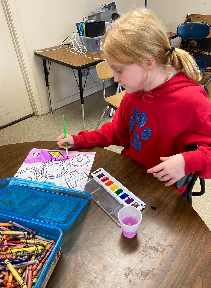 MrsPippensQUEST's tweet photo. 4th graders adding pattern (crayons) and color (watercolor paint)  to their abstract art pieces.  Did they use complementary or analogous colors? #elementsofart https://t.co/1WrLltNdrA