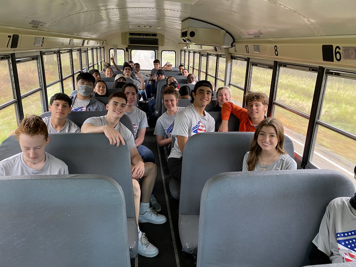 SCHS_Tiny_House's tweet photo. Thanks to all the Bulldogs who came to help celebrate the veterans living in and working on the Langetree tiny home community! We are so proud of your service and sacrifice! @HumbleISD @HumbleISD_CTE @HumbleISD_SCHS https://t.co/AH9OLCtu04
