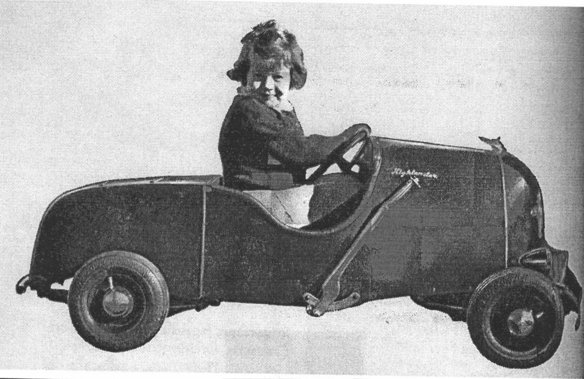 OneRetroLady's tweet photo. Craftsman will get a thrill out of this tiny play car, it looks and drives like a real 1930’s car except that it's scaled down to sidewalk-coaster size and travels at slow, safe speeds. #Craftsman, #ElectricCar, #TinyCar, #KidCar. https://t.co/5ISTQJfDyR https://t.co/zpCWMC174a