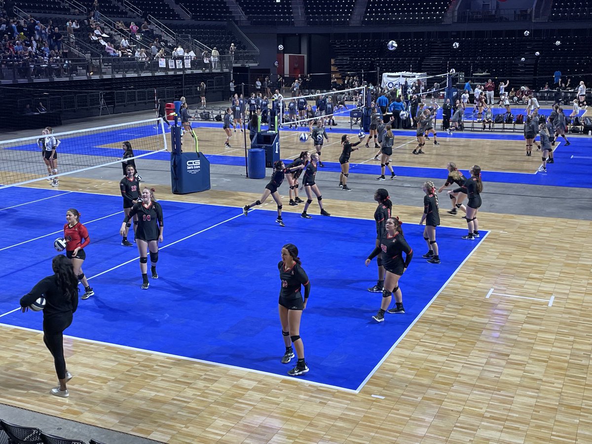 fhsvball3's tweet photo. Warming up and getting ready!  Go BULLDOGS! https://t.co/IXhcjukGhV