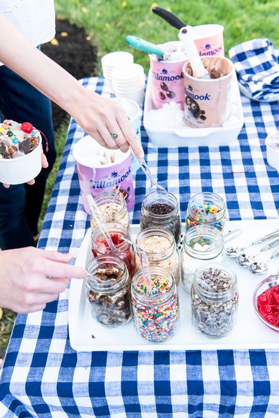 UNT_UPC's tweet photo. National Sundae Day is starting in ONE HOUR at the Library Mall! 😆

Scoop up your friends and scoop up some ice cream at our build your own sundae bar! 😋🍨
#UNT #UNTUPC https://t.co/68KTnkaYPL