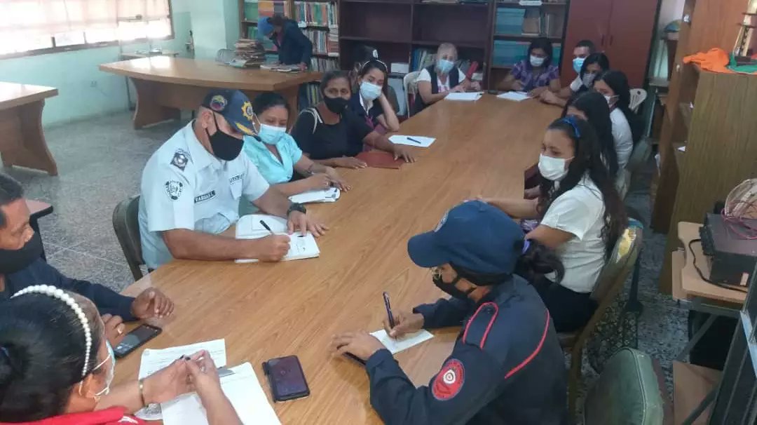 DPDZulia's tweet photo. Este proceso se desarrolló en articulación con diferentes organismos responsables de esta iniciativa impulsada por el Ministerio del Poder Popular para la Educación en conjunto con el #MPPRIJ
#VenezuelaMusical @NicolasMaduro @CeballosIchaso1 @PalenciaEndes @MonsalveRAR 2/2 https://t.co/AcqVruzuyc