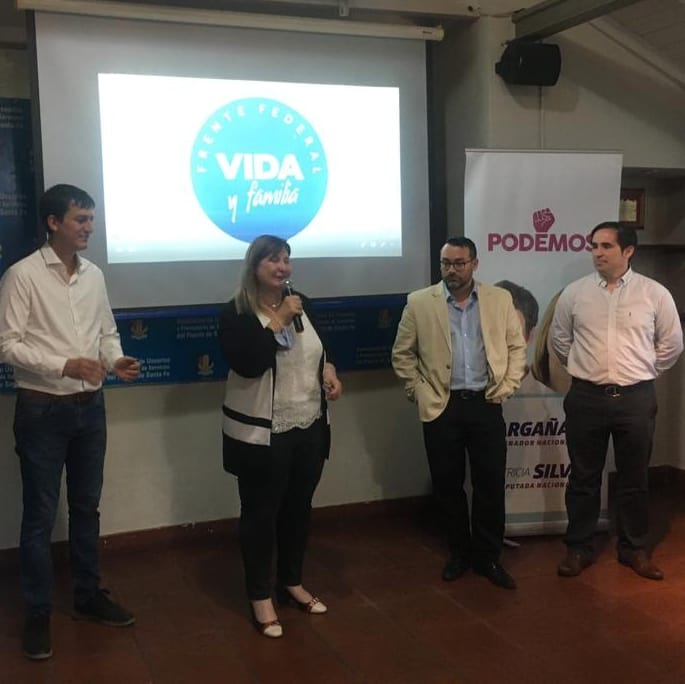 PatriCattaneo's tweet photo. 📍Agasajo y cierre de campaña de la alianza #Podemos en Santa Fe
💪🏻🙌🏻 #MacSantaFe #transformemosargentina🇦🇷 @jdarganaraz @NahuelBay https://t.co/sMbdMTJESu