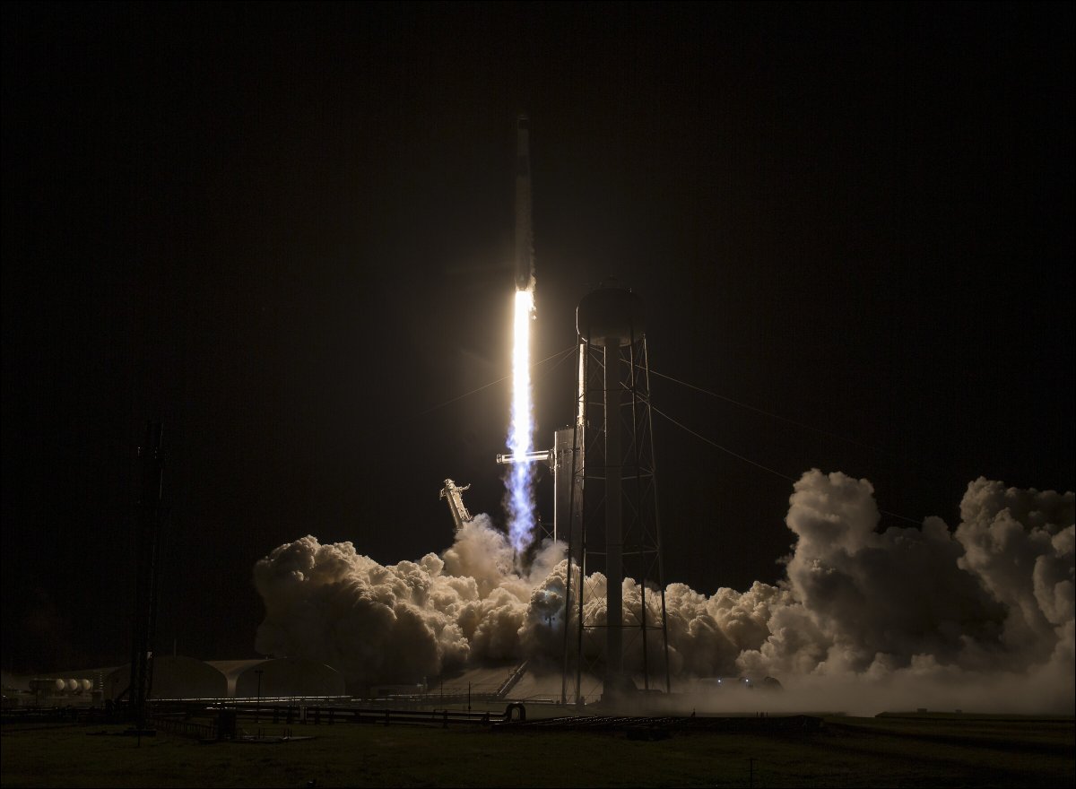ditdot_info's tweet image. 🚀As of yesterday, #SpaceX has launched 18 people in 18 months. It looks like the era of space tourism has officially begun. 

We are already used to 'working-from-anywhere' way of life, but 'developing software in space' sounds amazing. Any co-working space up there? 💻