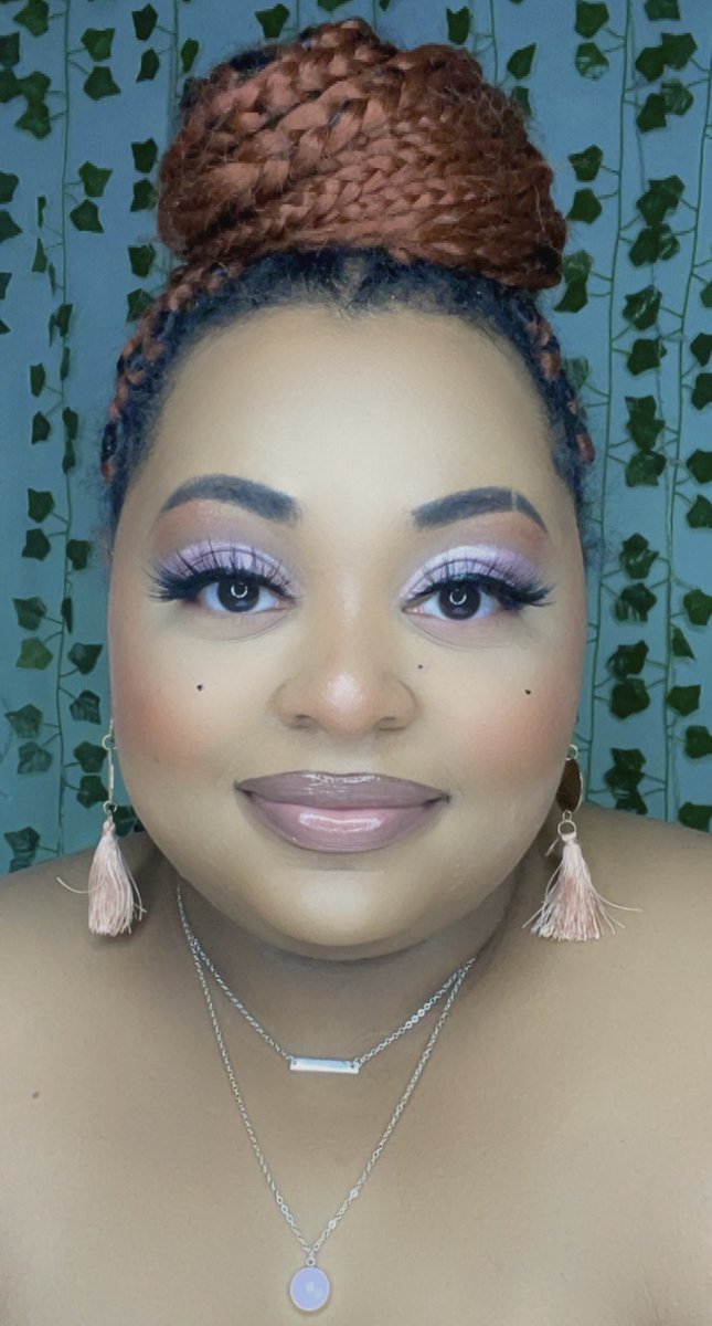Shays__wayy's tweet photo. Day 82 of my #365daymakeupchallenge
🖍Brow Pomade
🖍Matte Book
🖍Big Box
🖍Blush Binder
🖍Browser✏️
🖍Private Party💄
🖍Chalk Dust
@TheCrayonCase @WuzzamSupa
#futurecrayoncutie #lotd #makeup #makeupforbeginner #makeuptutorial #fallmakeup #mattebook https://t.co/9Ad6GX3dQf