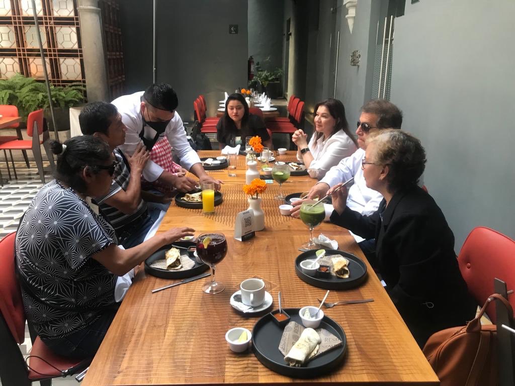 ACRIPPuebla's tweet photo. Seguiremos trabajando, estos resultados son muestra de una gran actividad y permiten que nosotros vivamos nuestra discapacidad con orgullo, dignidad y entusiasmo, felicidades.

Extraordinaria atención de los meseros del restaurant El Restauró https://t.co/A8waOtShBA