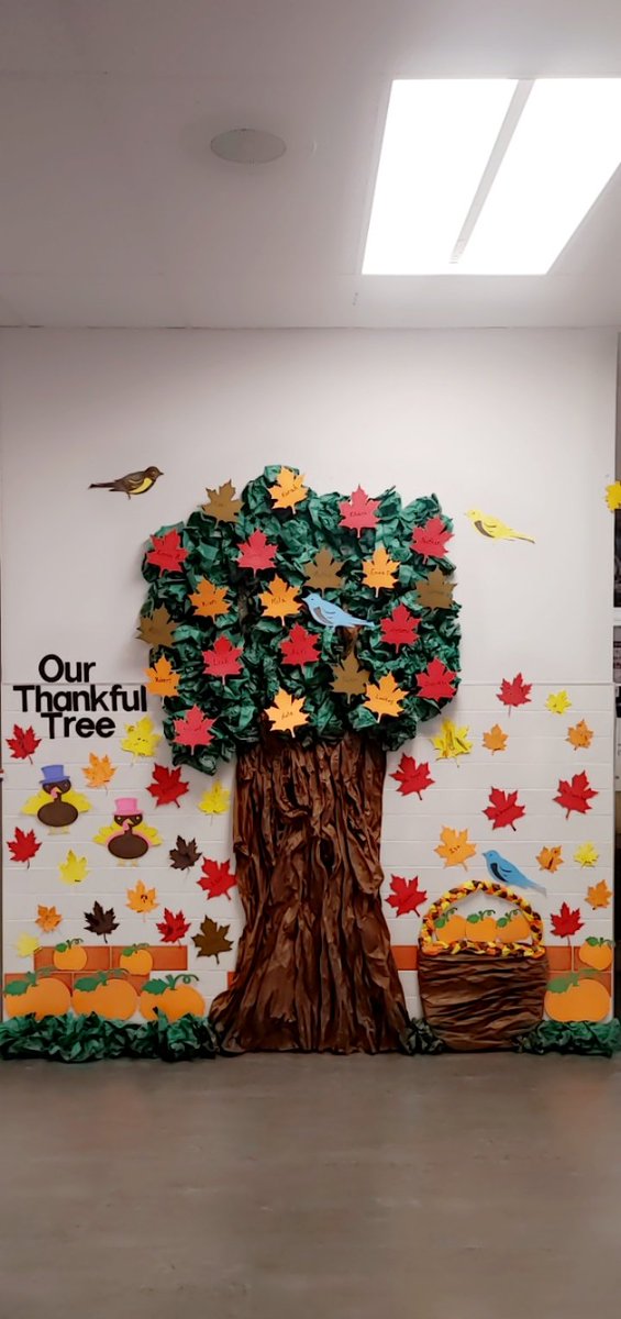 angelapowell52's tweet photo. From apples to Our Thankful Tree! Came out absolutely beautiful! Awesome teamwork! Love you ladies! 😘 #Cricut #constructionpaper #prekmonitor #Carrasco #TeamSISD https://t.co/r7iMQrLo7t