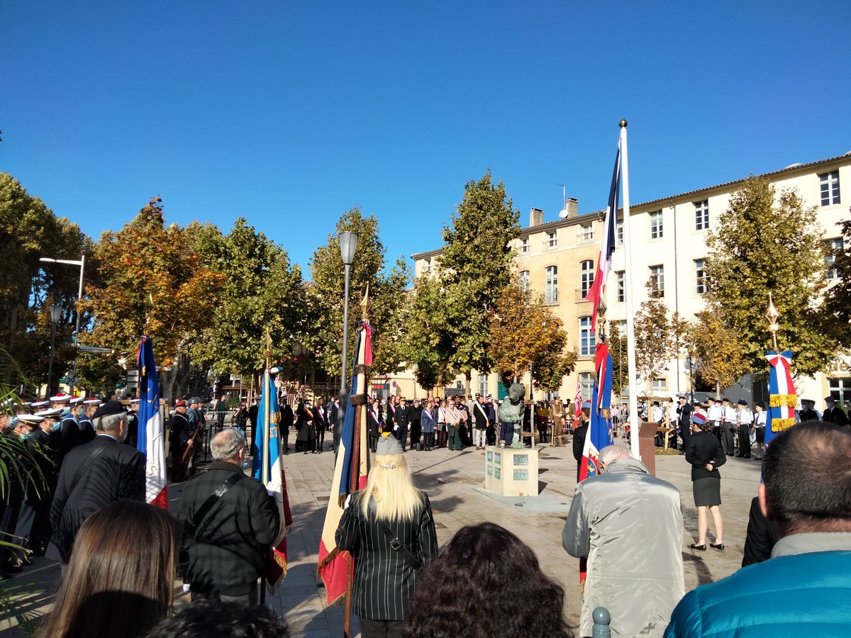 AlexSolomonyan's tweet photo. #11Novembre 

A #AixEnProvence, hommage aux hommes morts pour la France pendant la guerre 1914-1918

Le devoir de mémoire s'impose pour un monde de paix https://t.co/BBAaUoSIdb