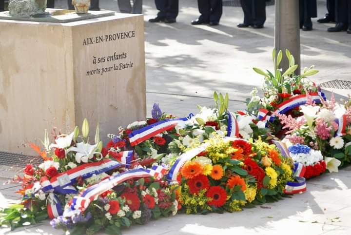 AlexSolomonyan's tweet photo. #11Novembre 

A #AixEnProvence, hommage aux hommes morts pour la France pendant la guerre 1914-1918

Le devoir de mémoire s'impose pour un monde de paix https://t.co/BBAaUoSIdb