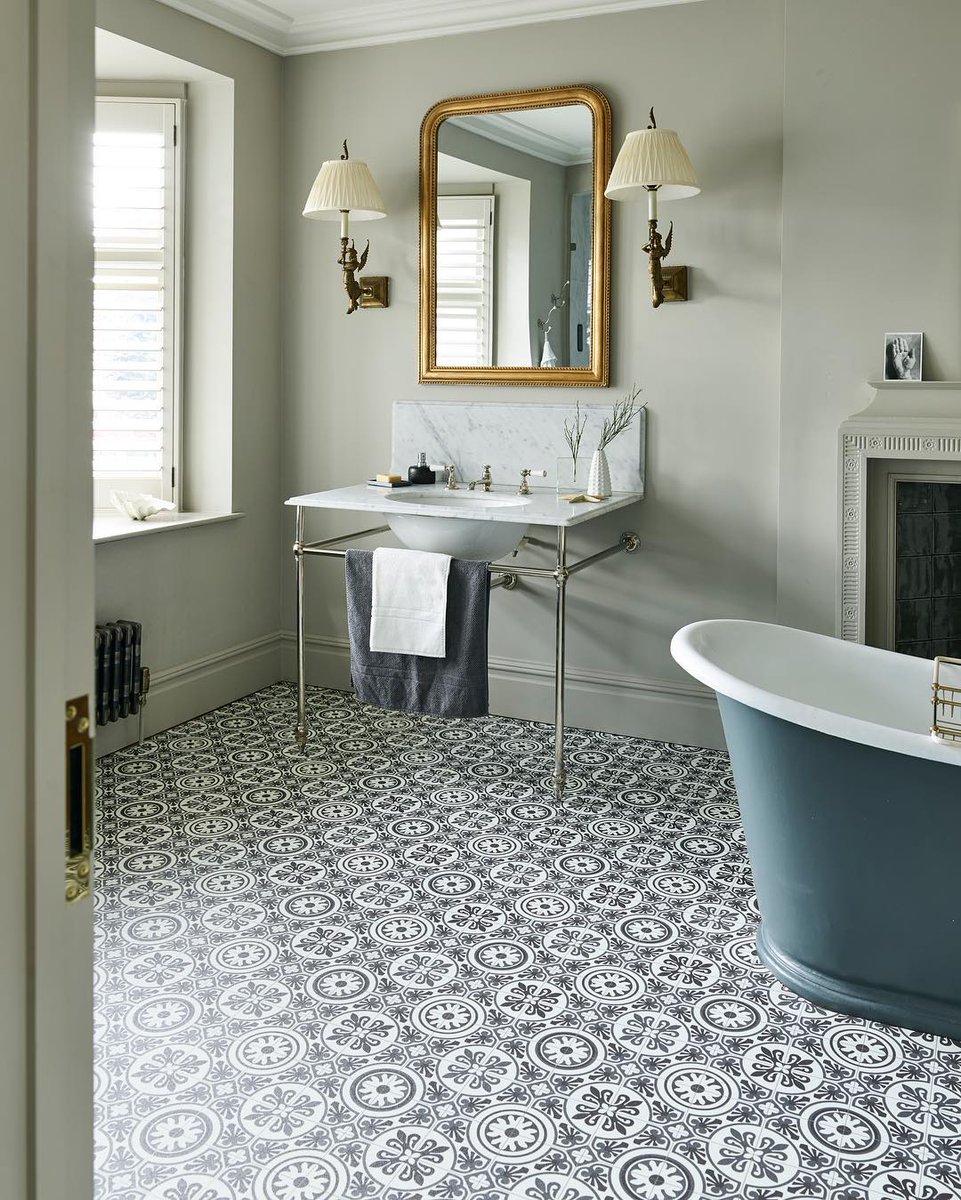 Classic, modern and retro all rolled into one.

Baroque vinyl is perfect if you want to uplift your bathroom, and will complement any style. Plus, it's stain-resistant too, to give you that extra bit of reassurance.

 📸: lifestylefloors on Instagram